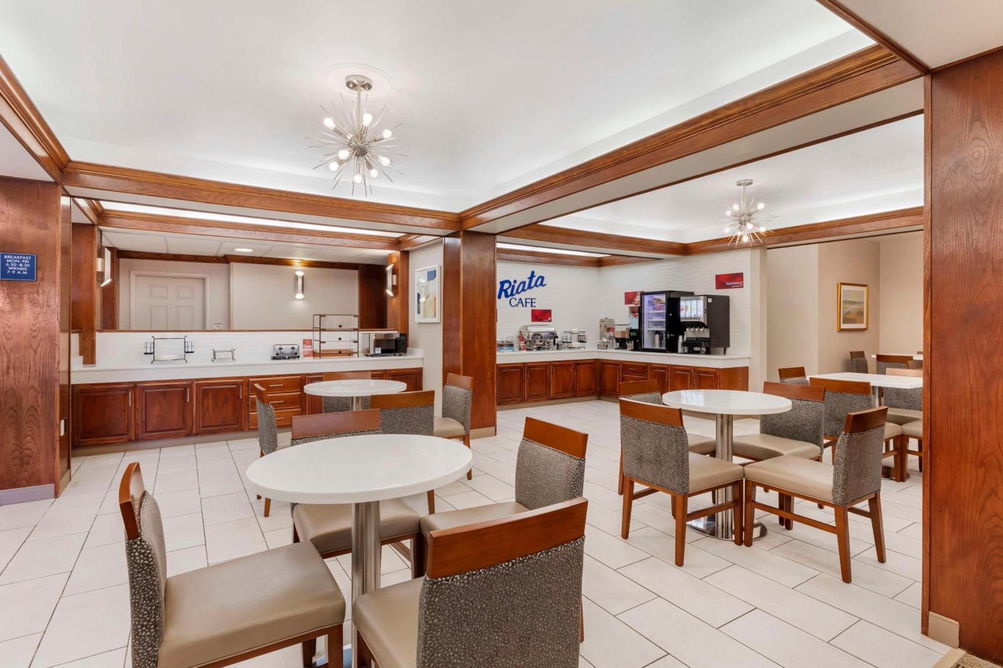 Best Western Plus Riata 브라운우드 외부 사진